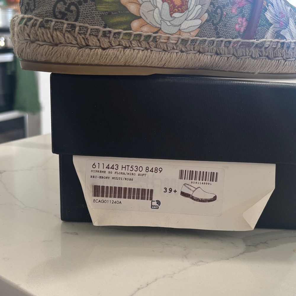 Gucci Floral Canvas Espadrilles with Red Trim - Picture 4 of 4